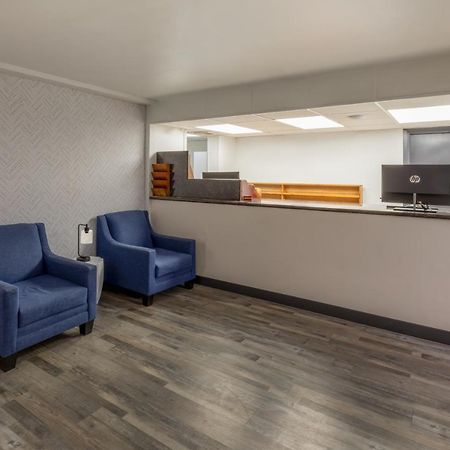 Baymont By Wyndham Laredo Hotell Exteriör bild