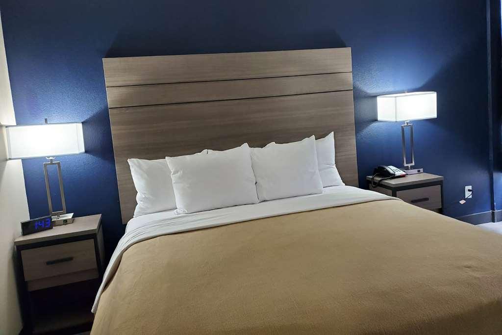 Baymont By Wyndham Laredo Hotell Rum bild